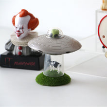 画像をギャラリービューアに読み込む, Toy & Book "UFO Cow Invasion" トイ&ブック ”UFOカウインベーション"