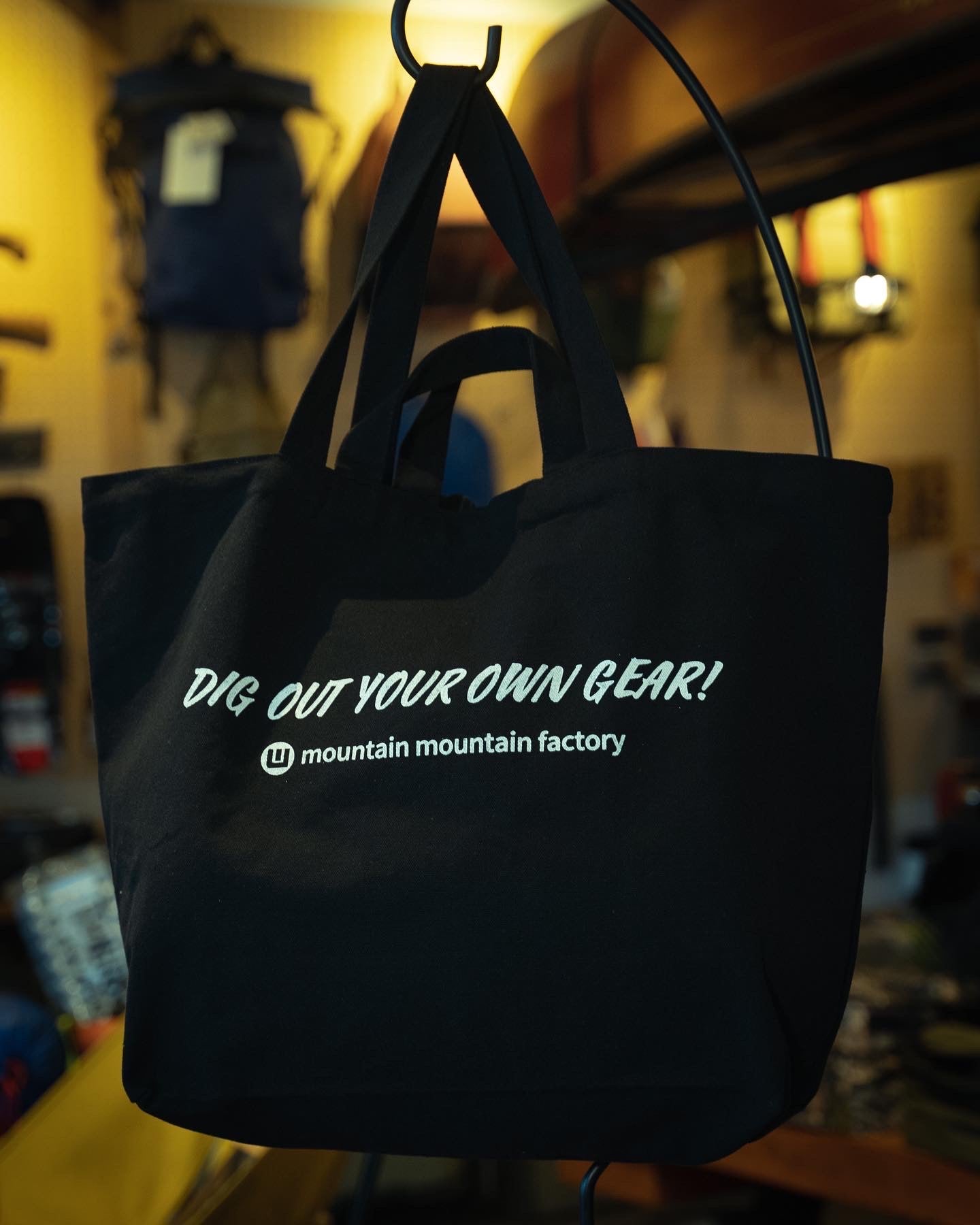MMF TOTE BLACK – mountain mountain factory