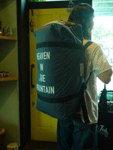 画像をギャラリービューアに読み込む, mountainresearch Duffle Bag 70
