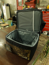 画像をギャラリービューアに読み込む, Realtree APX®ソフトクーラー GRIPPER 16CAN/28CAN
