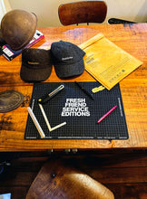 画像をギャラリービューアに読み込む, FRIEND EDITIONS × FreshService UTILITY CUTTING MAT

